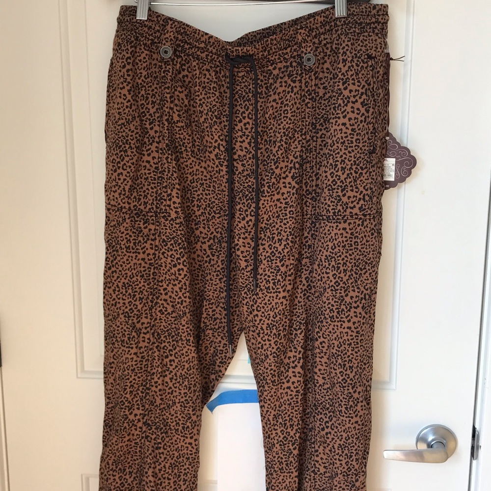 NWT Know Rose x large animal print pants